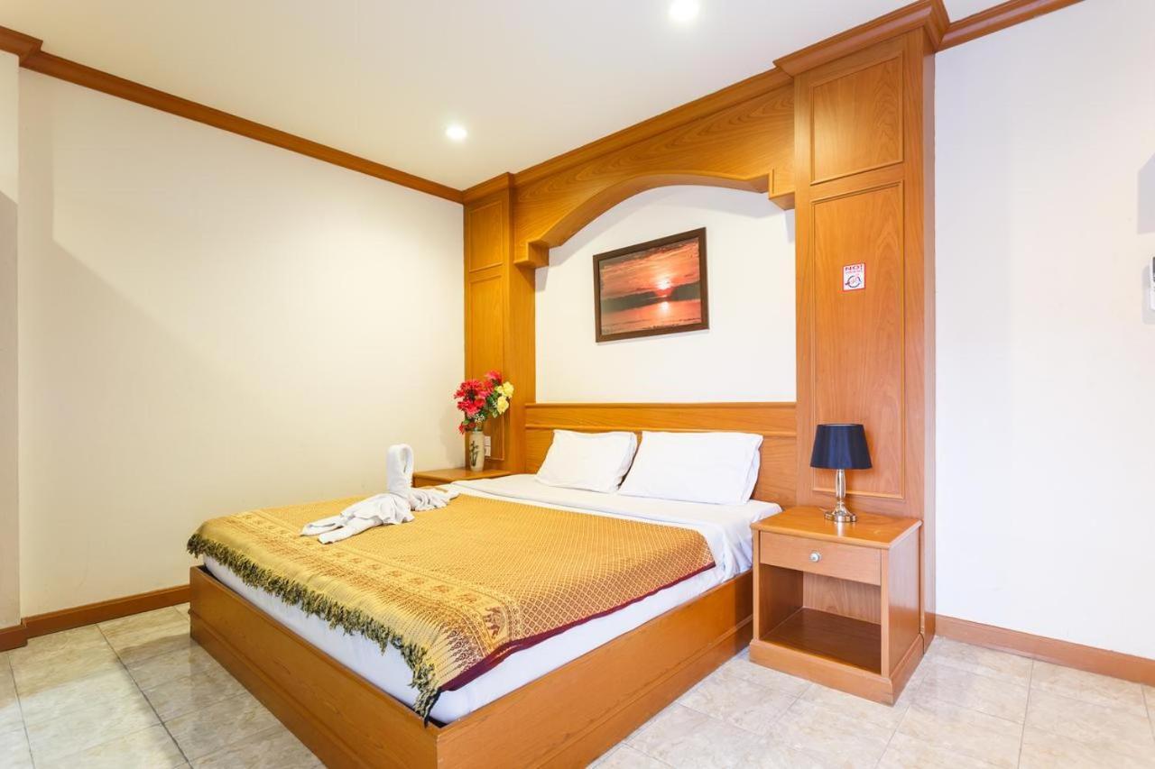 Oyo 739 Presley Guesthouse Phuket Patong Екстериор снимка
