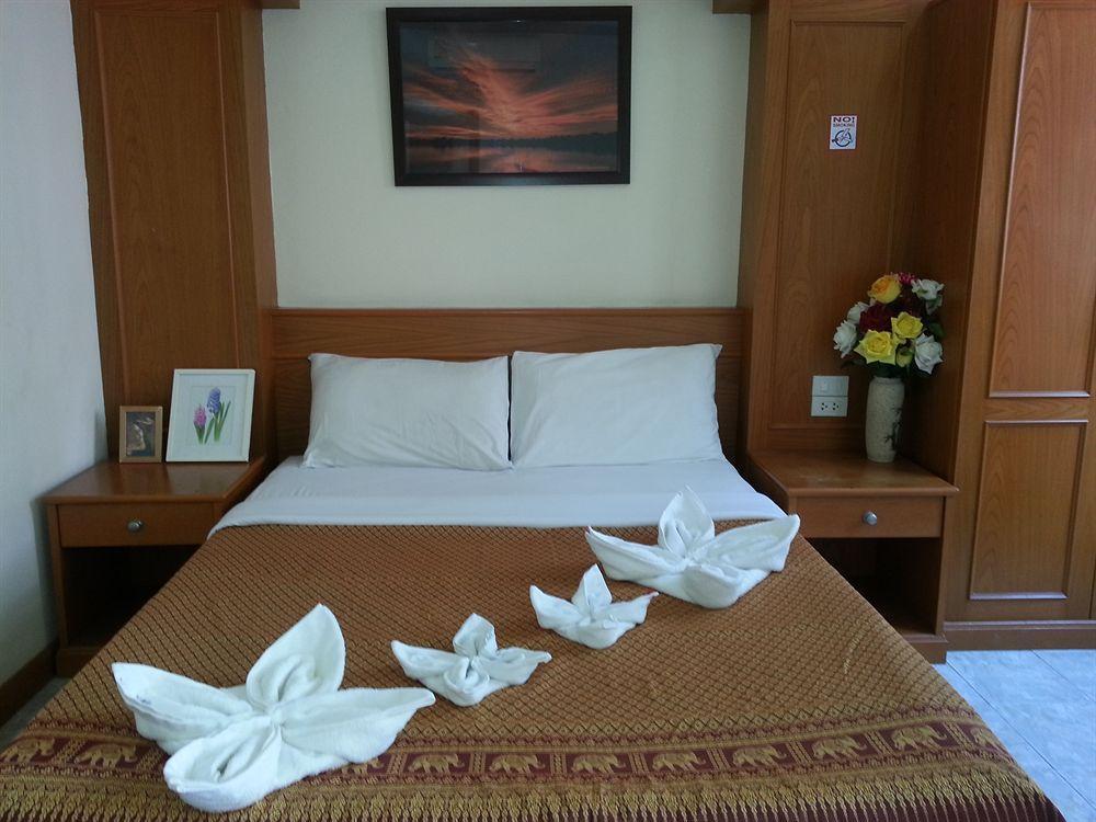 Oyo 739 Presley Guesthouse Phuket Patong Екстериор снимка