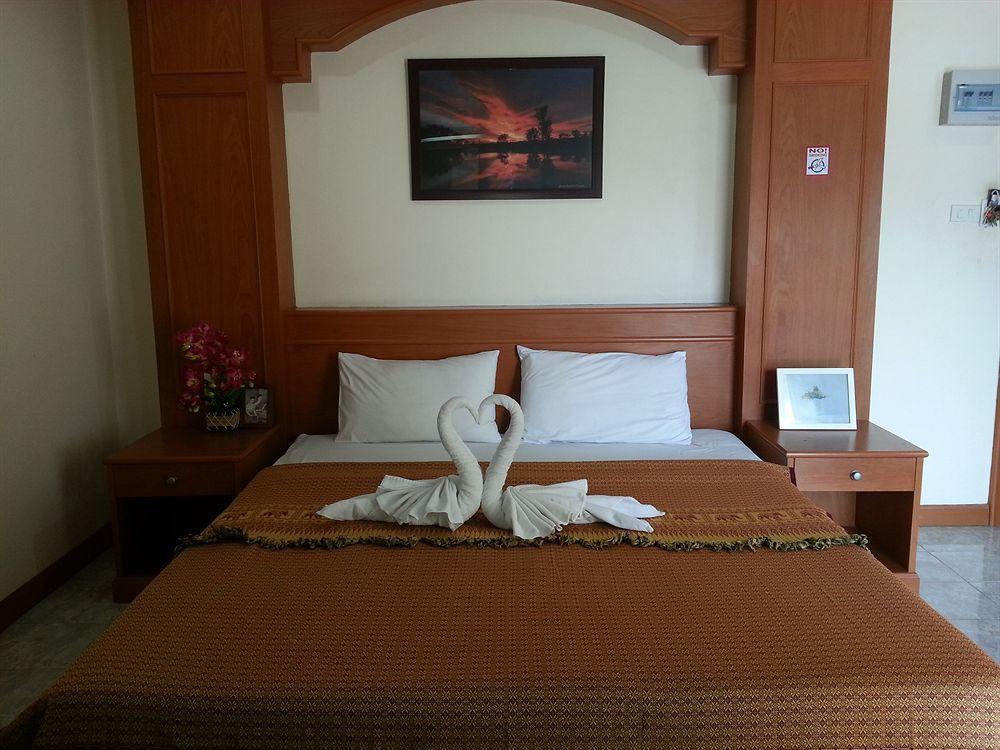Oyo 739 Presley Guesthouse Phuket Patong Екстериор снимка