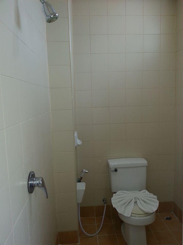 Oyo 739 Presley Guesthouse Phuket Patong Екстериор снимка