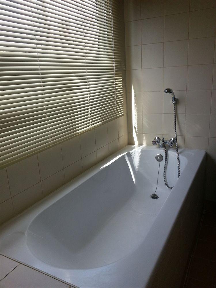Oyo 739 Presley Guesthouse Phuket Patong Екстериор снимка