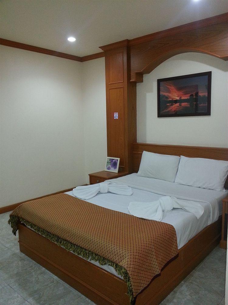 Oyo 739 Presley Guesthouse Phuket Patong Екстериор снимка