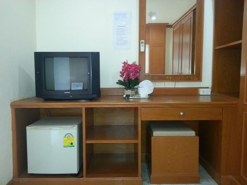 Oyo 739 Presley Guesthouse Phuket Patong Екстериор снимка