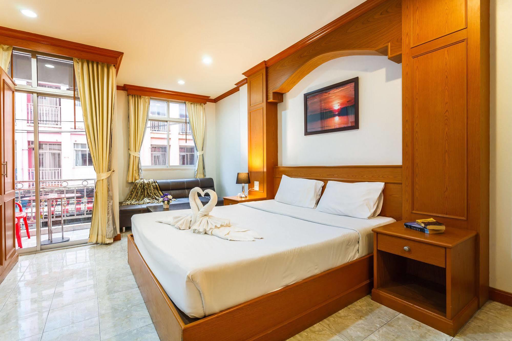 Oyo 739 Presley Guesthouse Phuket Patong Екстериор снимка
