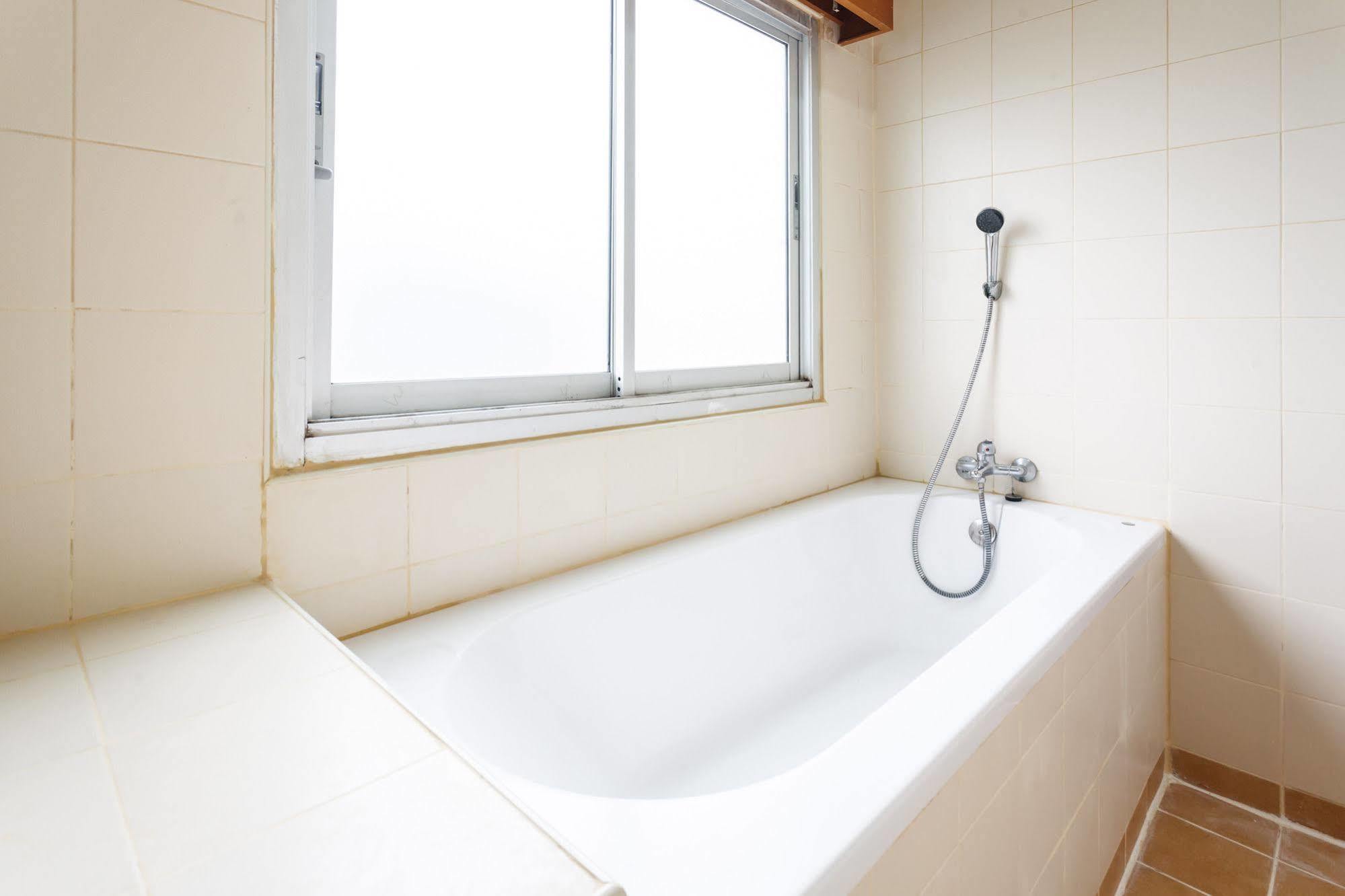 Oyo 739 Presley Guesthouse Phuket Patong Екстериор снимка