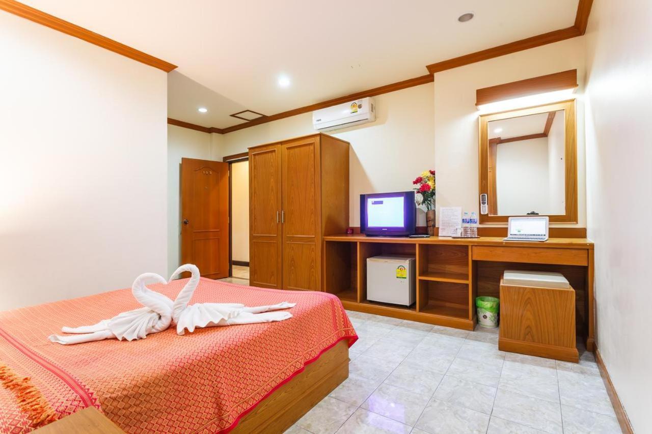 Oyo 739 Presley Guesthouse Phuket Patong Екстериор снимка