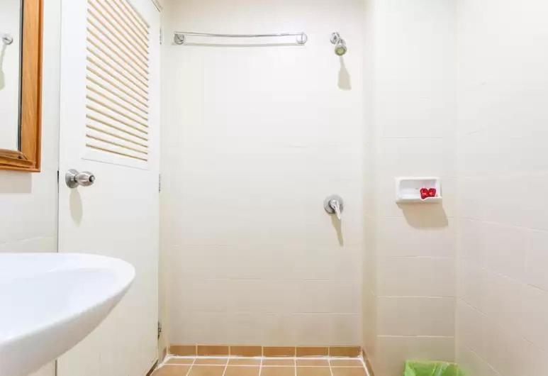 Oyo 739 Presley Guesthouse Phuket Patong Екстериор снимка
